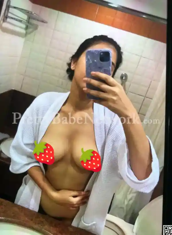 Professional Air Hostess Escort Divyanshi—Best Call Girl in Noida Sector 62 for High-End Services