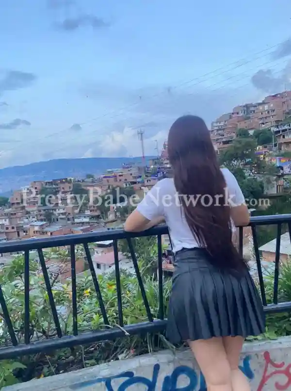 Devanshi—Young College Girl for Casual Dating in Noida Sector 128