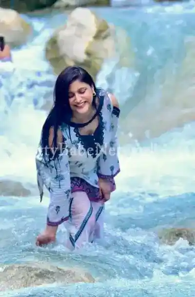 Your Naughty Girlfriend Guneet—Punjabi College Escort in Noida for GFE