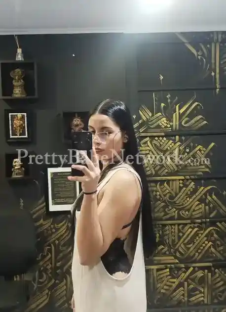 Young College Girl Pratistha—Best Independent Noida Escort for Unmatched Level of Fun