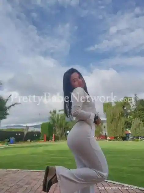 Engineering Student Renu—College Call Girl in Noida for GFE & Short-Term Relationship