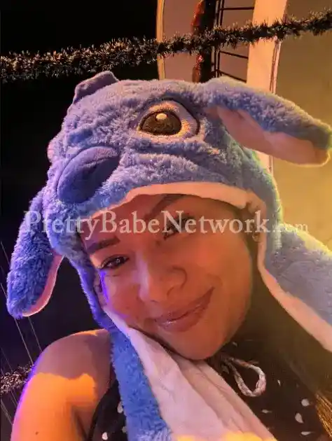 Engineering Student Renu—College Call Girl in Noida for GFE & Short-Term Relationship