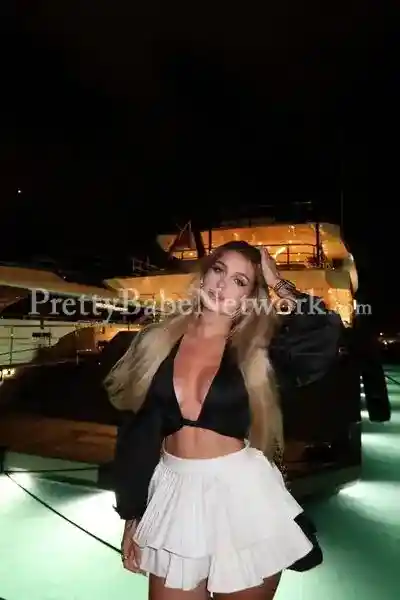 Meet Evelyn – An American Model Escort in Noida to Fulfill Your Fleshly Desire