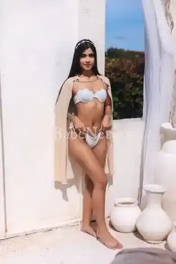 Premium American Bikini Model Sophia—Independent Escort in Noida