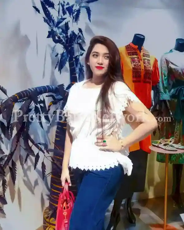 Premium Muslim Beauty Raisa - VIP Escort in Gaur City, Greater Noida