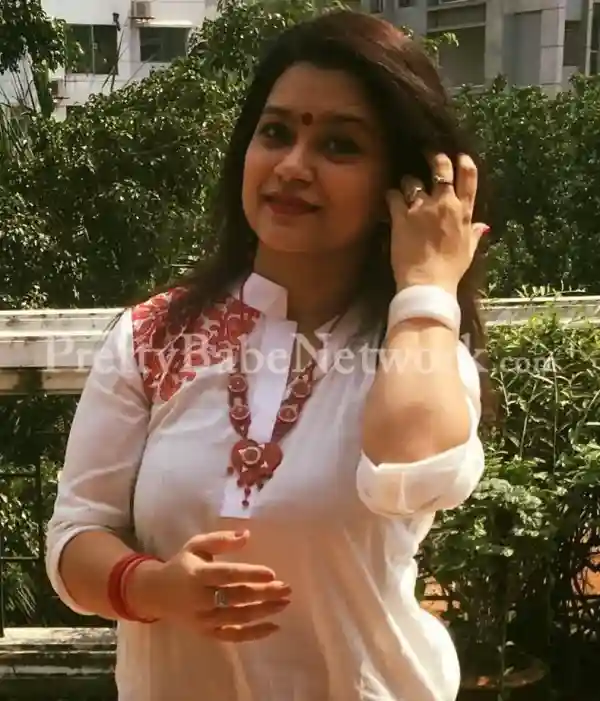 Ranjana—Unsatisfied Bengali Housewife Escort in Noida Sector 56