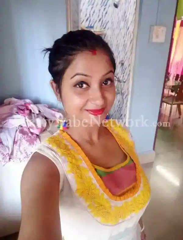 Rekha—Newly Married Housewife Escort in Noida Sector 137 for Private Moments