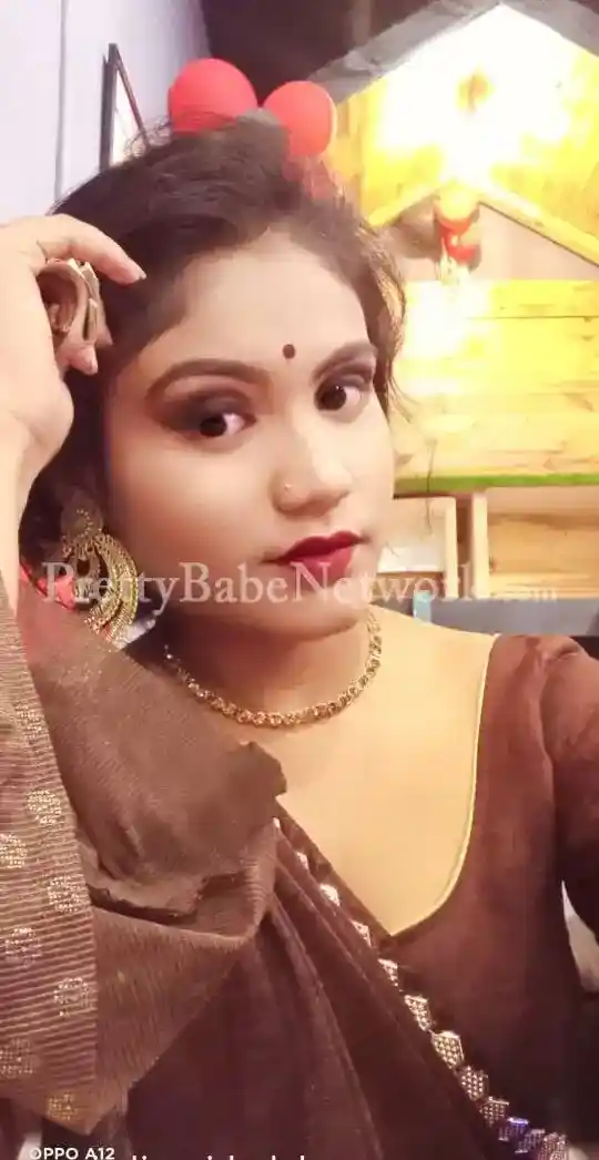 Rinki—Desi Housewife Cum Bhabhi Escort in Noida at Sector 19