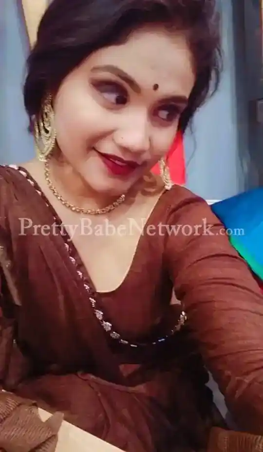 Rinki—Desi Housewife Cum Bhabhi Escort in Noida at Sector 19