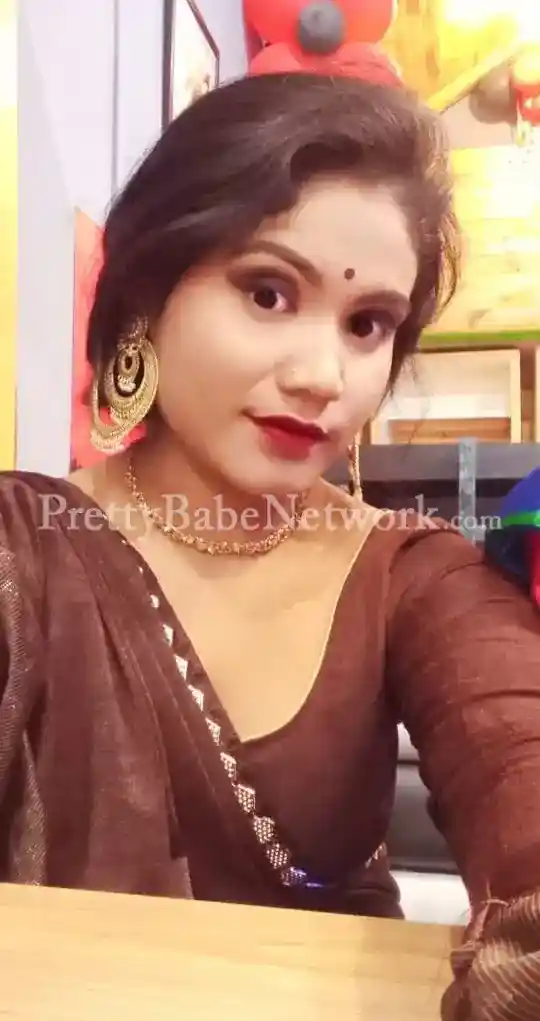 Rinki—Desi Housewife Cum Bhabhi Escort in Noida at Sector 19
