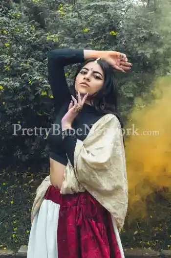 Sunita Bhabhi—Young, Newly Married Housewife Escort in Noida For Incall Outcall