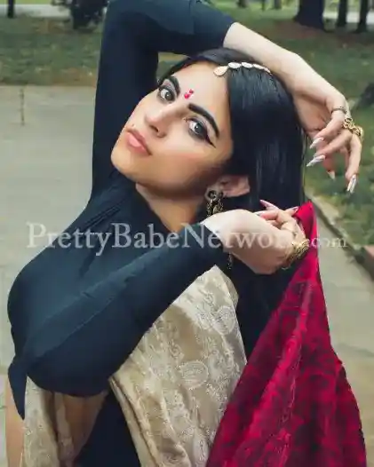 Sunita Bhabhi—Young, Newly Married Housewife Escort in Noida For Incall Outcall